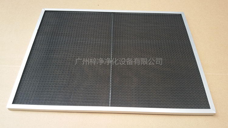 尼龍網初效過濾器骨架采用直徑為6mm的鐵絲焊接處理,目的防止過濾器變形。